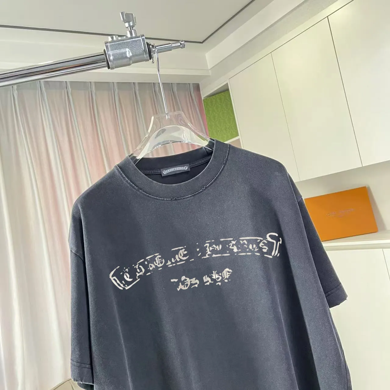 🅿️190 ch Crow* 2025 summer new style, washed, distressed, spray-painted, Sanskrit cross print, short-sleeved T-shirt, customized fabric 320g, same style for men and women, size: S M L XL XXL five sizes, color: black, gray, gradient black, gradient red